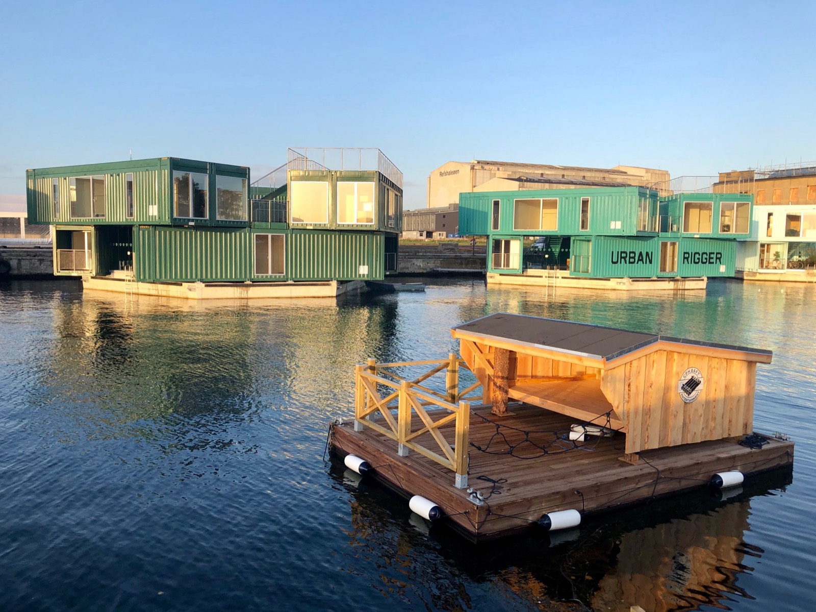 Das große Floß mit Shelter und Sonnendeck in Sydhavnen